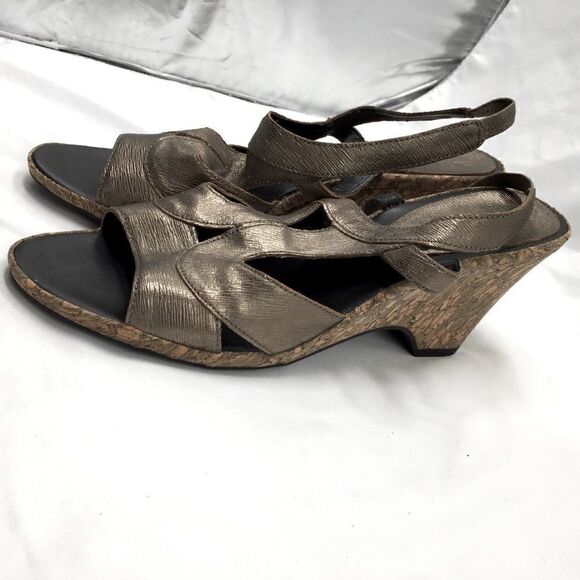 The Flexx Metallic Wedge Sandals - Picture 2 of 5